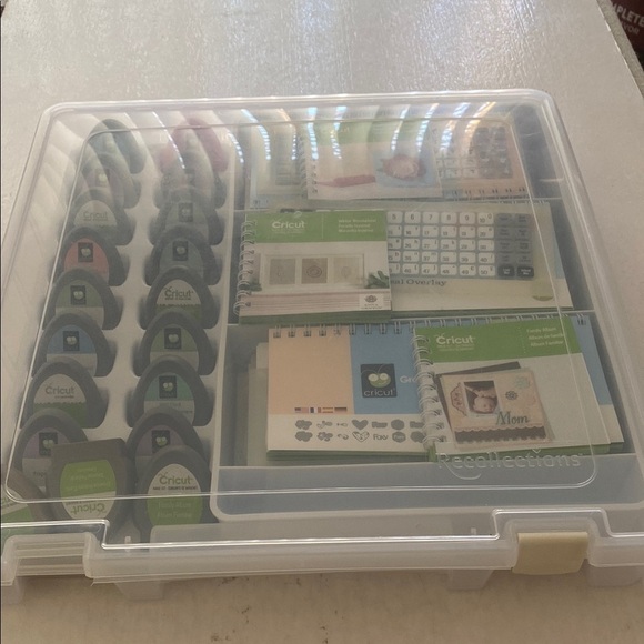 Cricut 19 Cartridges, 19 Booklets, 14 Overlay plus 1 Universal Overlay in case. - Picture 1 of 5